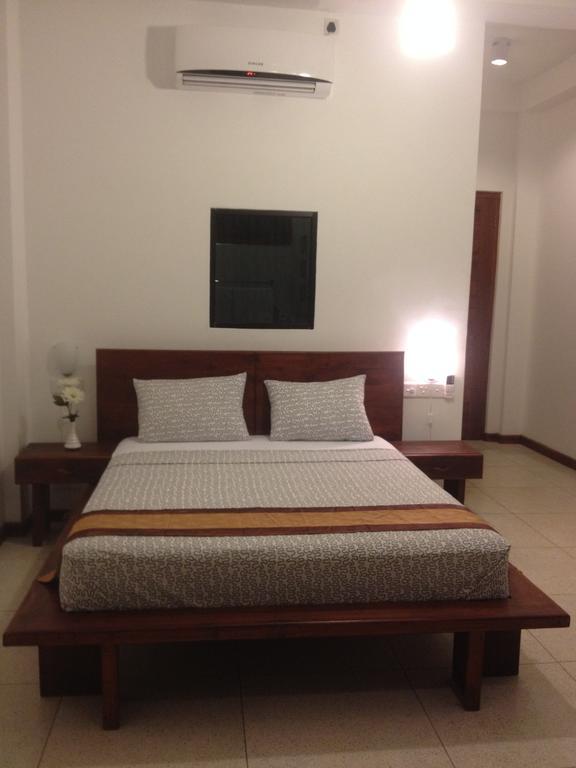 Aqua Marine Beach Resort Pasikuda Exterior foto