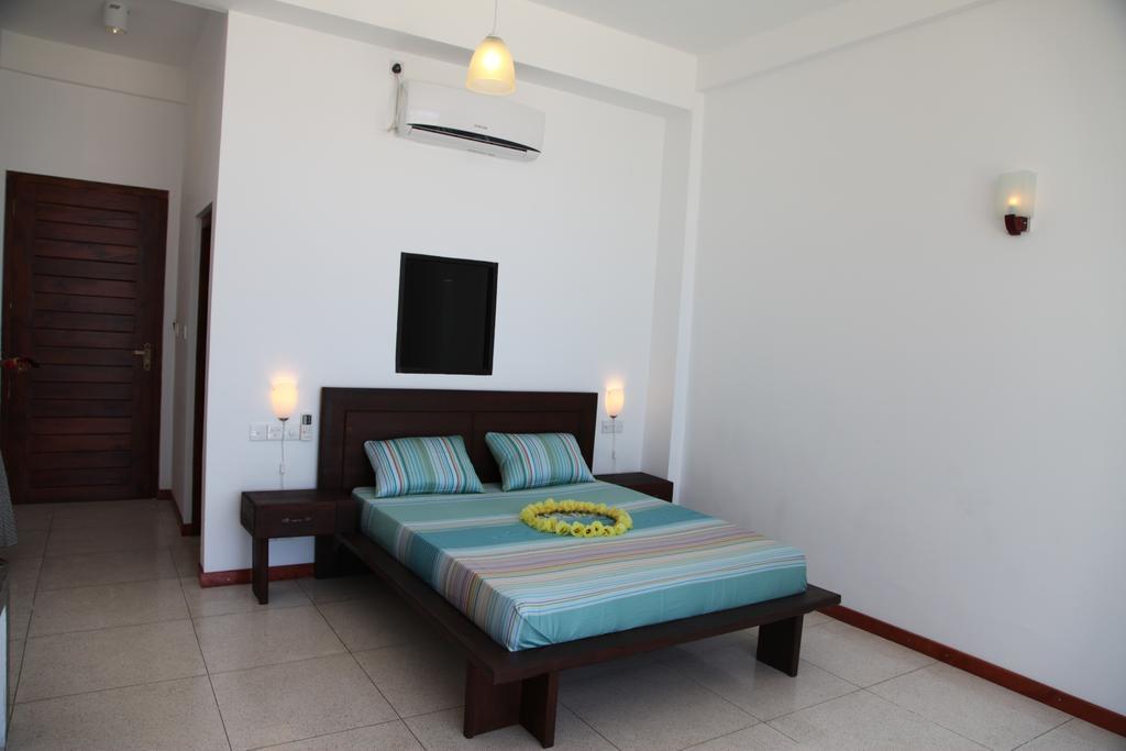 Aqua Marine Beach Resort Pasikuda Zimmer foto