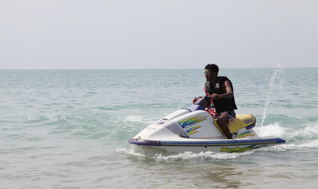 Aqua Marine Beach Resort Pasikuda Zimmer foto
