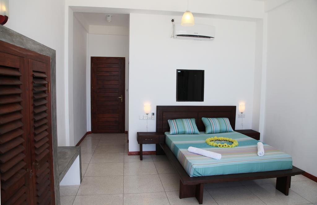 Aqua Marine Beach Resort Pasikuda Zimmer foto
